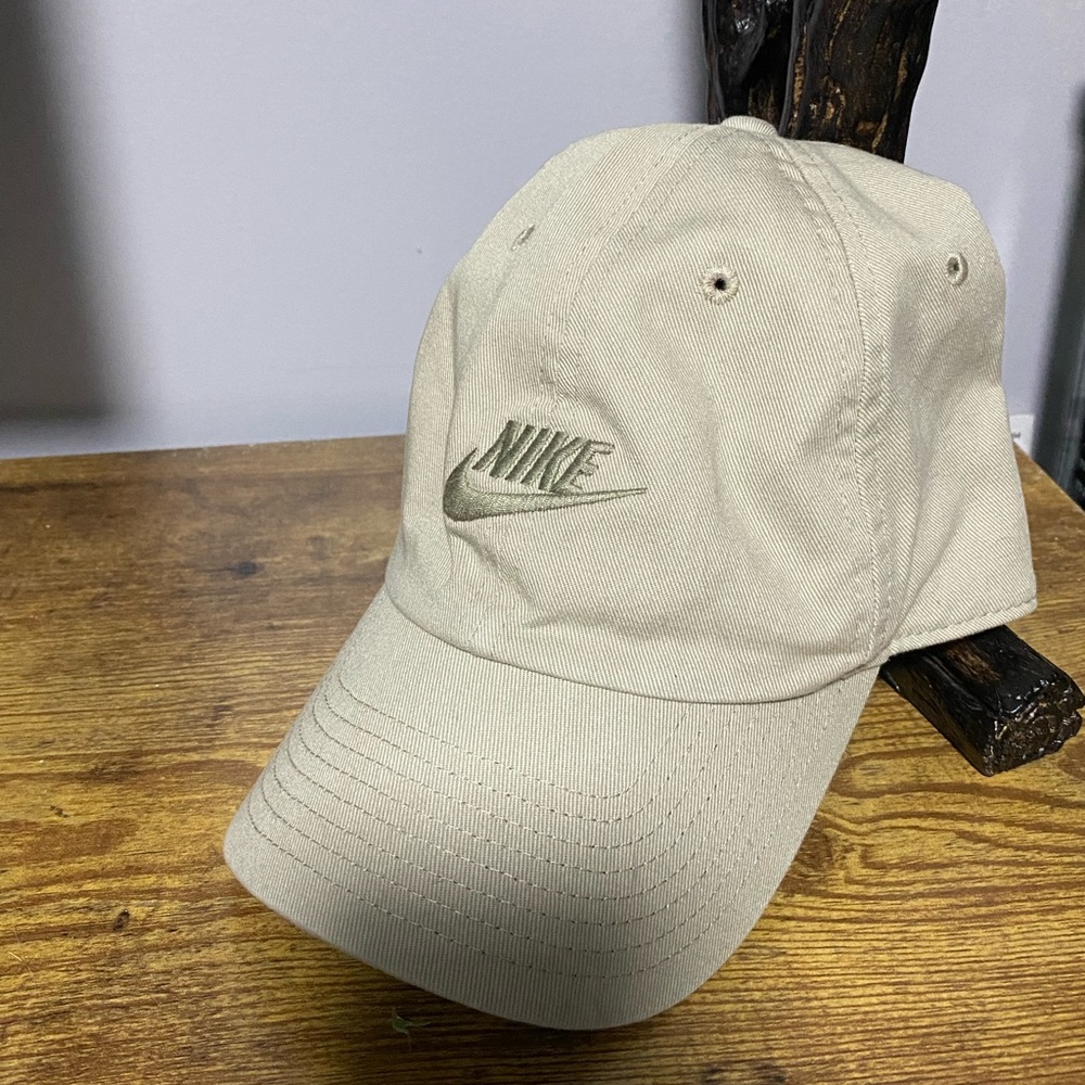 Tan Nike Heritage86